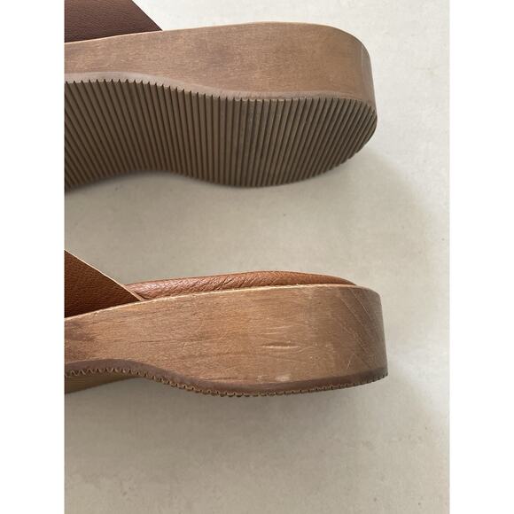 J. Crew Sandals Flats Shoes Thongs Leather Wooden Brown FLAW - Picture 9 of 11